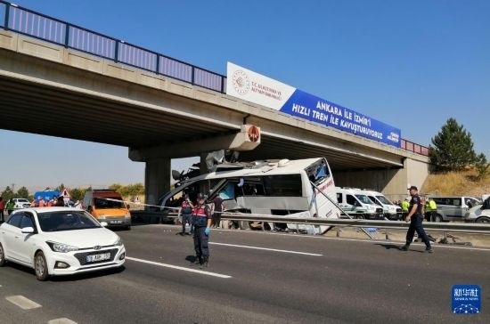 這是8月9日在土耳其安卡拉省波拉特勒拍攝的事故現(xiàn)場(chǎng)。新華社發(fā)（穆斯塔法·卡亞攝）