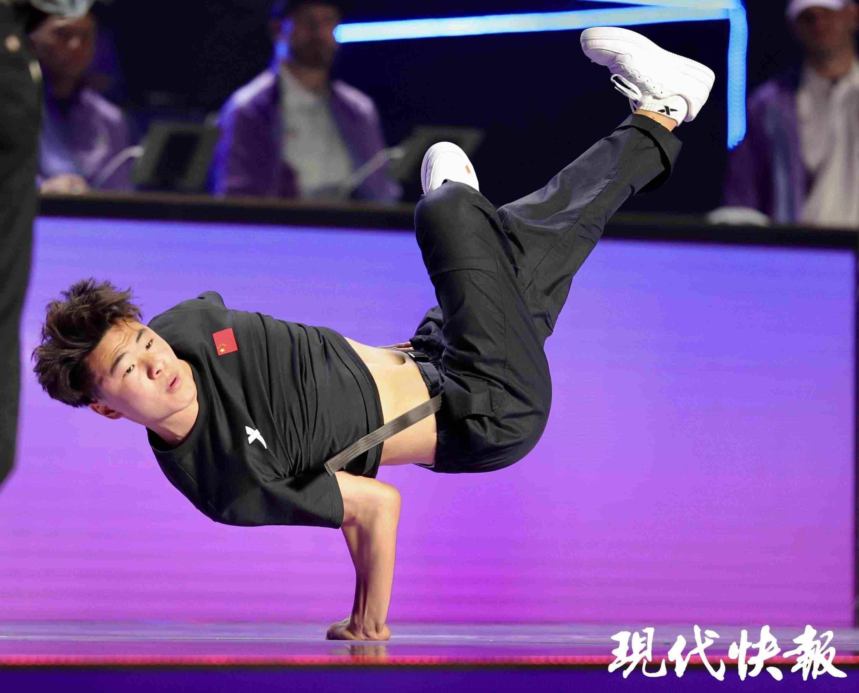 中國運動員亓祥宇在霹靂舞比賽上