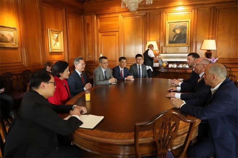 愛丁堡市政廳會見現(xiàn)場。中國駐英國使館供圖