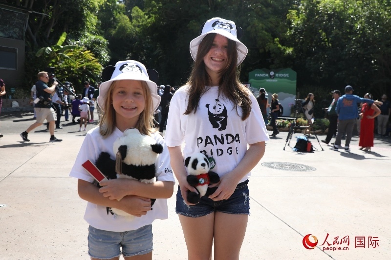 3、美國當地許多民眾來圣迭戈動物園看熊貓。 人民網記者 李志偉攝