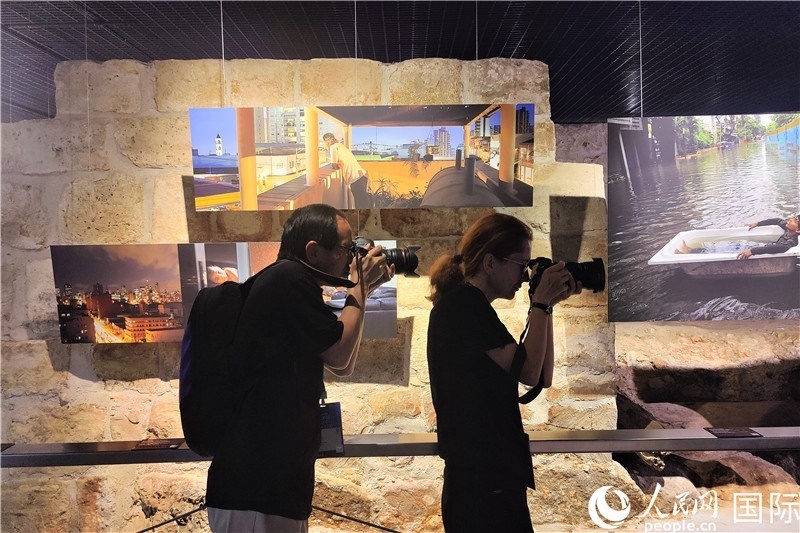 金磚國(guó)家城市主題攝影展現(xiàn)場(chǎng)。 人民網(wǎng)記者 于宏建攝