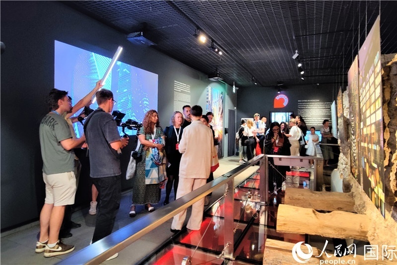 金磚國(guó)家城市主題攝影展現(xiàn)場(chǎng)。人民網(wǎng)記者 于宏建攝