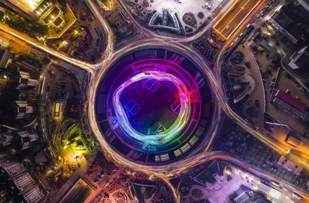 △武漢光谷正發(fā)展成為全國(guó)最大的光電子信息產(chǎn)業(yè)集群。