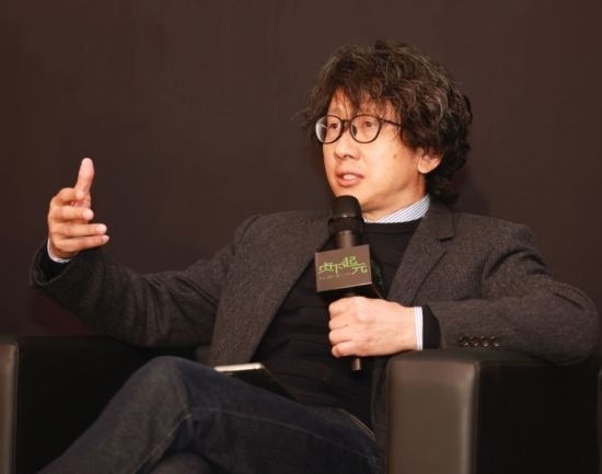 在學(xué)術(shù)論壇上發(fā)言的朱銳。（受訪(fǎng)者供圖）