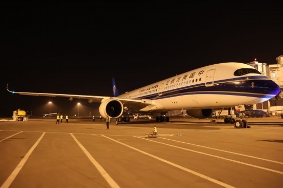 2024年4月24日晚，南航沈陽-法蘭克福CZ8021首航航班在沈陽桃仙國際機(jī)場準(zhǔn)備起飛。這是國內(nèi)航司在東北地區(qū)開通的首條直飛德國定期航線。