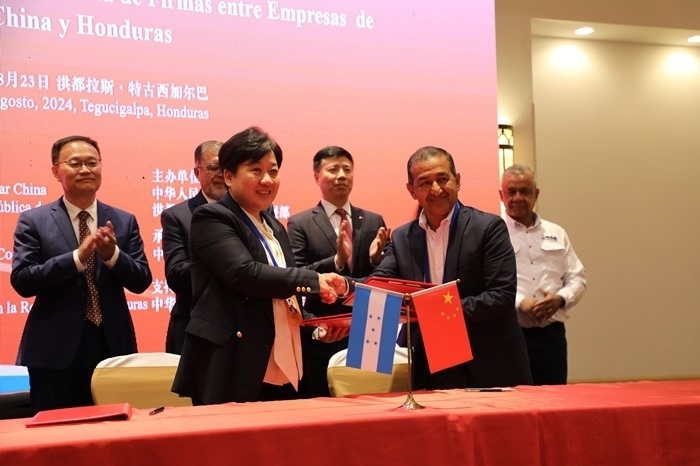 活動現(xiàn)場。埃內(nèi)斯托·多明戈斯攝