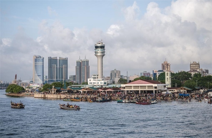 這是2023年12月29日拍攝的坦桑尼亞達(dá)累斯薩拉姆漁港。新華社記者王冠森攝