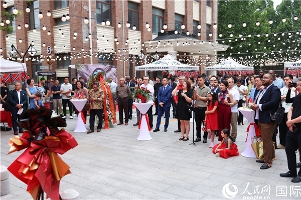 特立尼達(dá)和多巴哥駐華使館在其館內(nèi)慶祝特多獨(dú)立62周年。人民網(wǎng)記者 趙益普攝