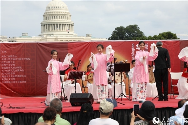2、在華盛頓中國(guó)文化節(jié)活動(dòng)上，還進(jìn)行了豐富多樣的中國(guó)文化演出。 人民網(wǎng)記者 李志偉攝
