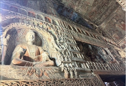 云岡石窟一角。人民網(wǎng) 曹欣悅攝