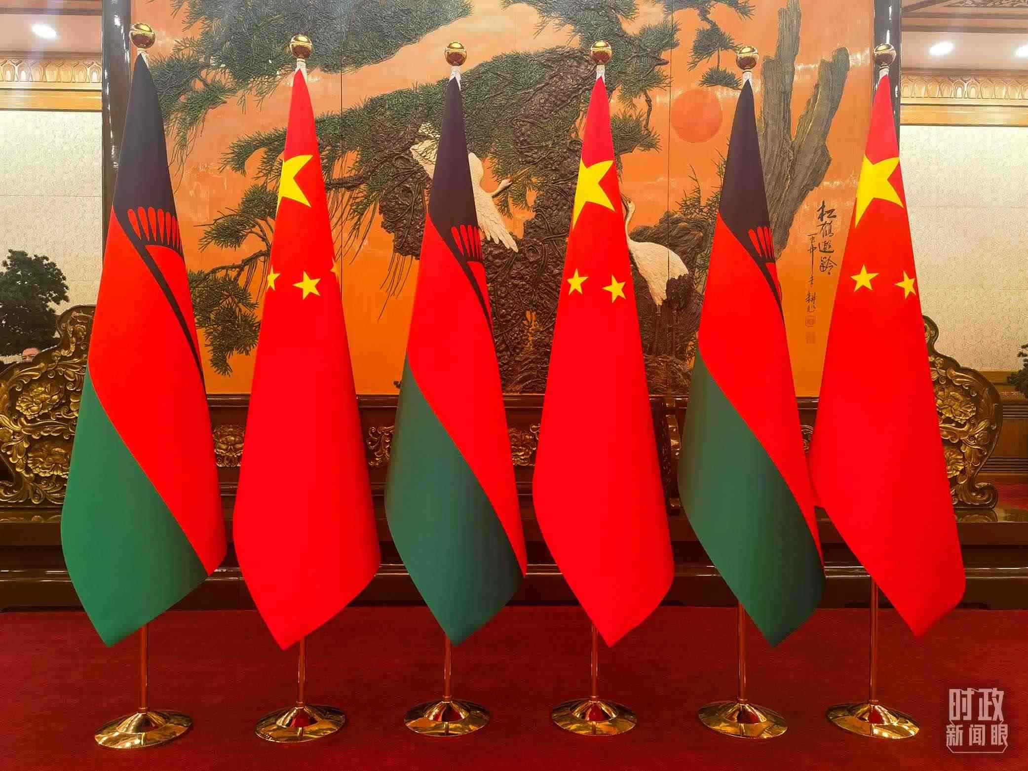 △中國和馬拉維國旗。（總臺央視記者陳曦拍攝）