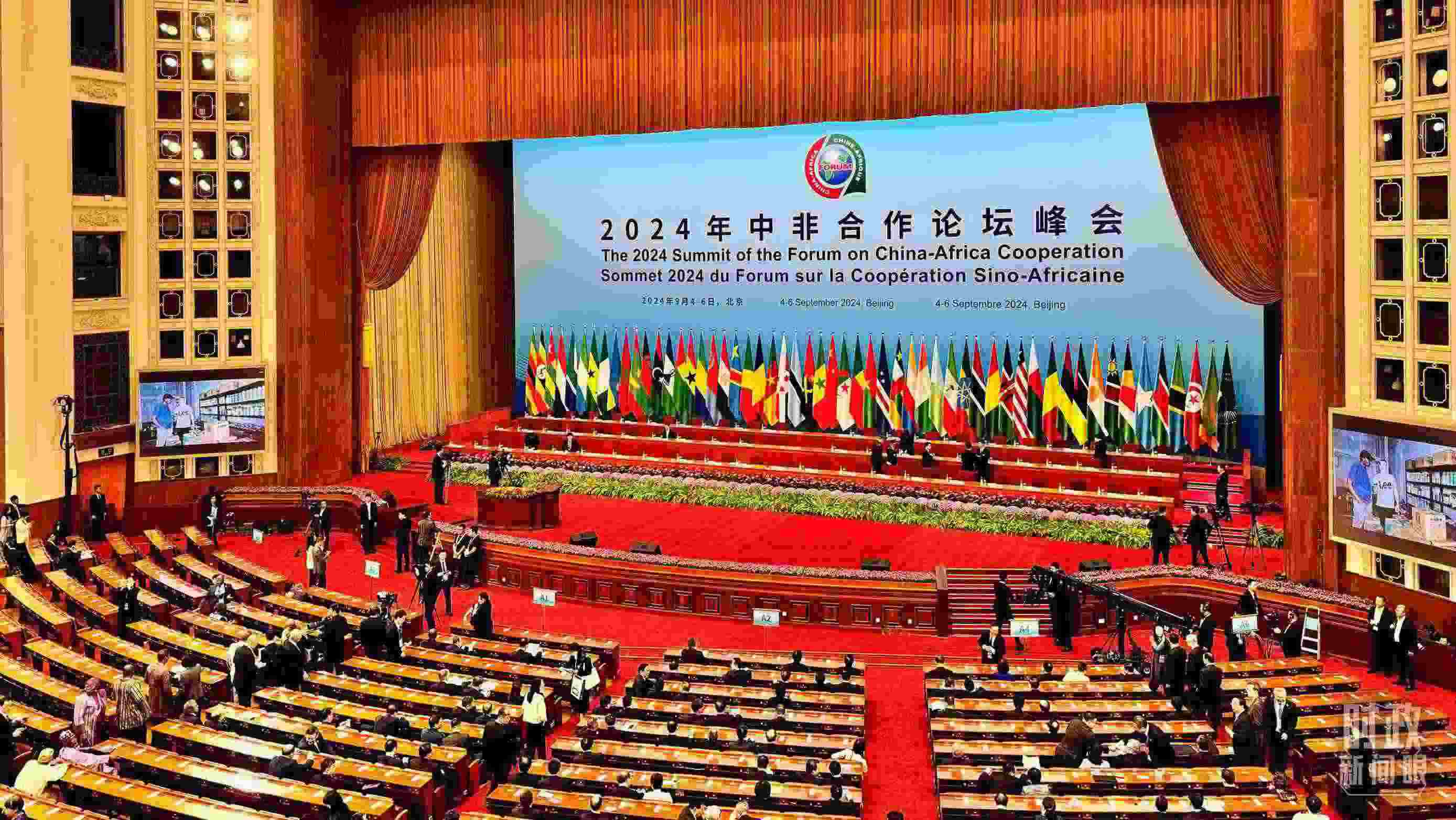  △9月5日上午，中非合作論壇北京峰會(huì)開(kāi)幕式在北京人民大會(huì)堂舉行。這是開(kāi)始前的現(xiàn)場(chǎng)。（總臺(tái)央視記者李增仁拍攝）