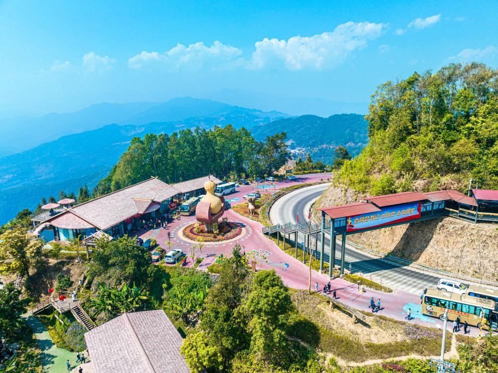 這是位于班洪鄉(xiāng)班洪村下班壩自然村的葫蘆王地AAAA級景區(qū)游客服務(wù)中心。（滄源縣融媒體中心供圖）