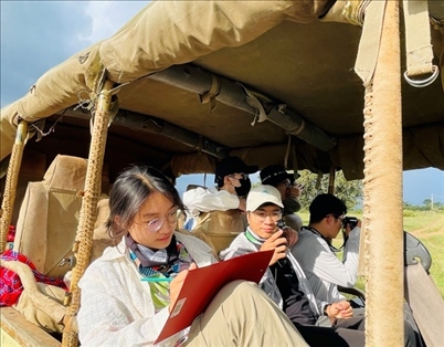 支隊(duì)成員開展長頸鹿監(jiān)測國際志愿工作。林源攝