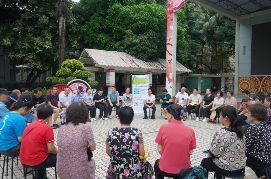  南寧市青秀區(qū)新竹社區(qū)召開“竹聲傾談”民情懇談會。（李抒蓉 攝）