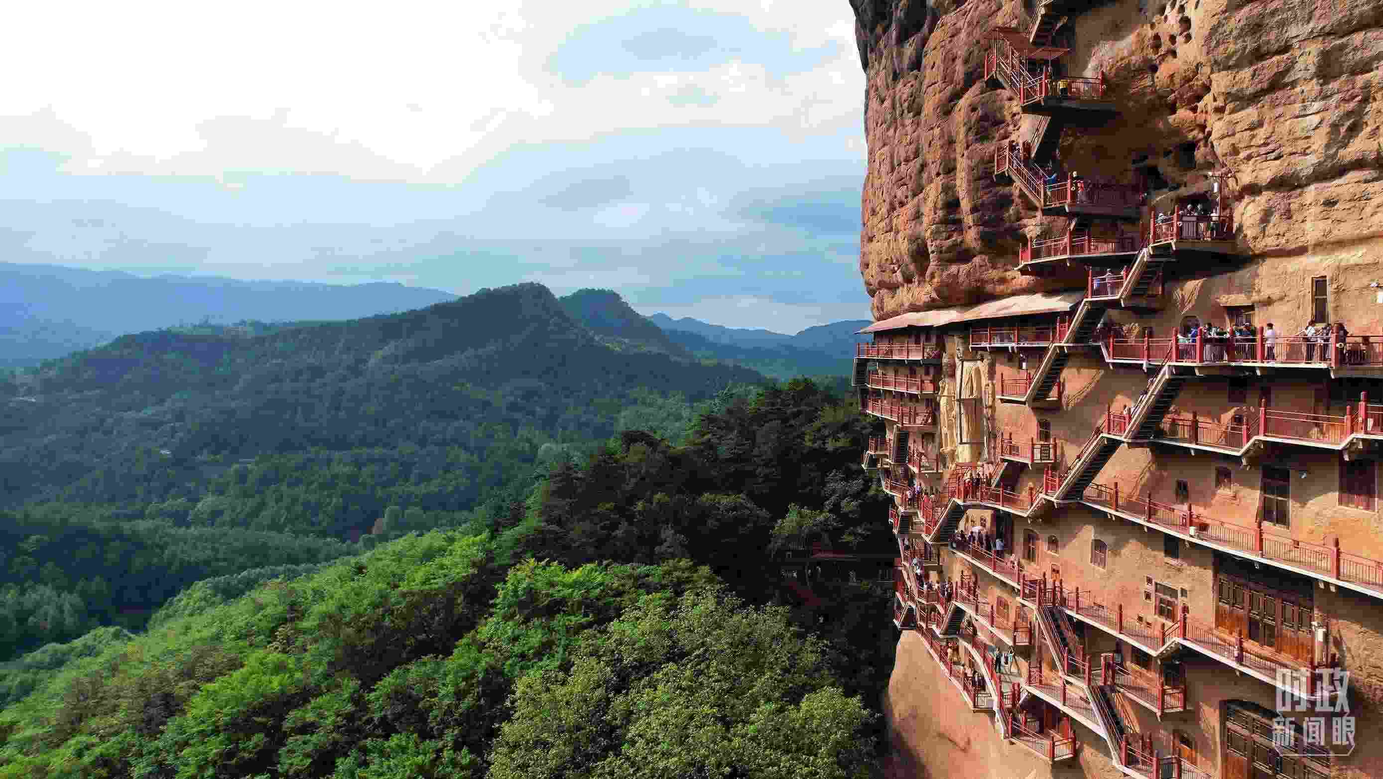 △ 麥積山石窟。（總臺(tái)記者馬凌峰拍攝）