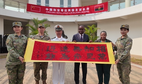 向內(nèi)圖大學贈送書法作品。內(nèi)圖大學孔子學院供圖