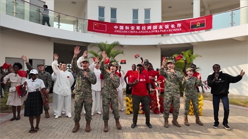 中安合唱歌曲《相親相愛》。內(nèi)圖大學孔子學院供圖