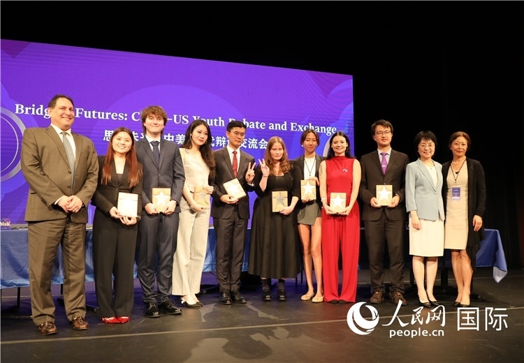 3、當天還舉行了以“中美青年未來說”為主題的中美“Z世代”辯論交流會。 人民網(wǎng)記者 李志偉攝