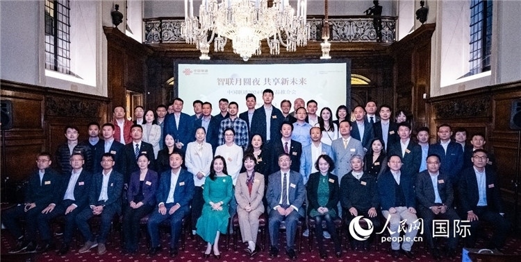 部分與會(huì)嘉賓合影。人民網(wǎng) 郭錦標(biāo)攝