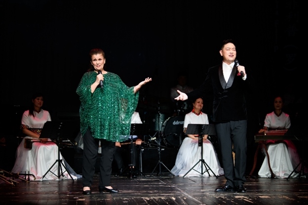 中羅歌唱家合唱《摩爾多瓦的玫瑰》。傅永山 攝