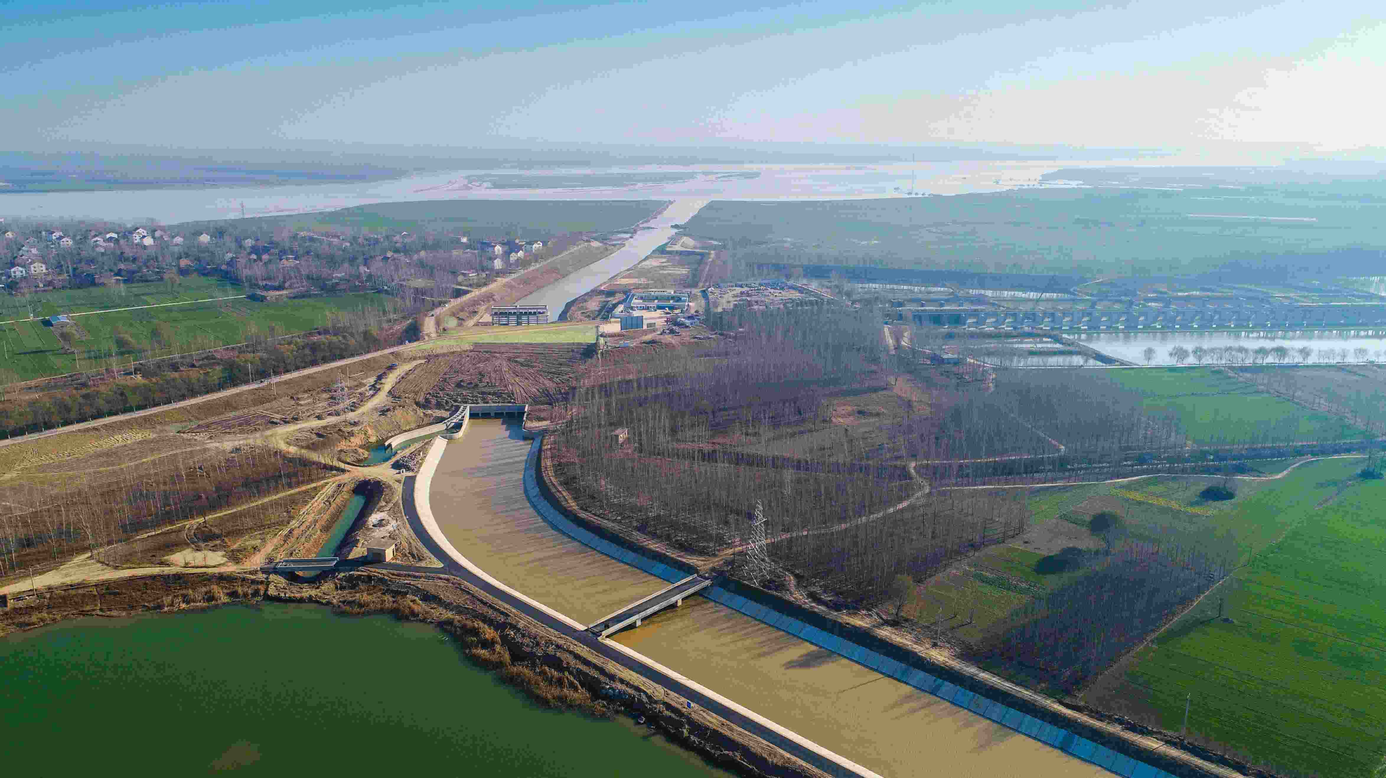 實(shí)施引黃入冀調(diào)水，助力華北地下水超采綜合治理和白洋淀生態(tài)環(huán)境修復(fù)。水利部水資源局供圖