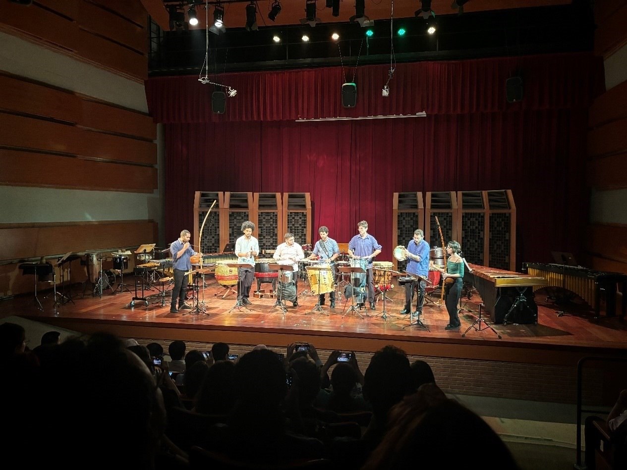 圣保羅州立大學(xué)藝術(shù)學(xué)院打擊樂團(tuán)在活動(dòng)上表演精彩的節(jié)目。 圣保羅州立大學(xué)孔子學(xué)院供圖