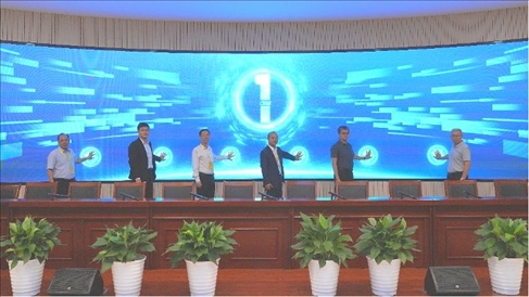 參會(huì)領(lǐng)導(dǎo)嘉賓現(xiàn)場(chǎng)啟動(dòng)路演活動(dòng)。北京工商大學(xué)供圖