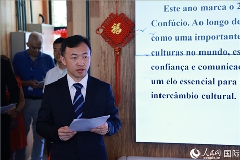 中國駐里約總領(lǐng)館副總領(lǐng)事王海濤在活動(dòng)現(xiàn)場(chǎng)致辭。人民網(wǎng)記者 陳海琪攝