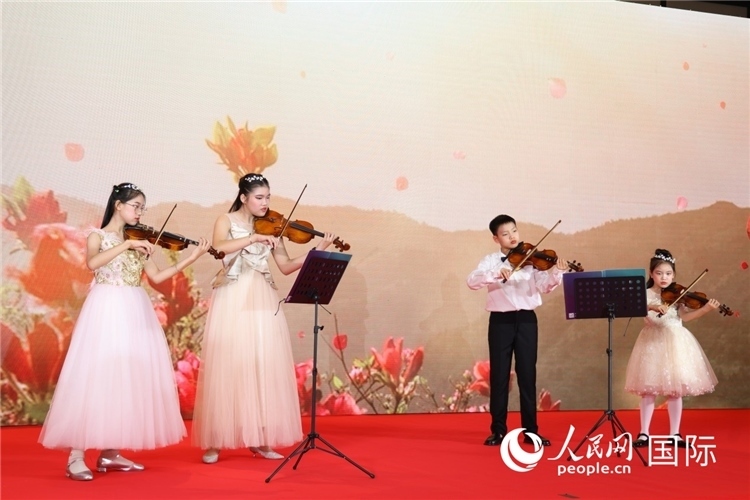 中國(guó)青少年樂(lè)器表演。人民網(wǎng)記者任皓宇攝