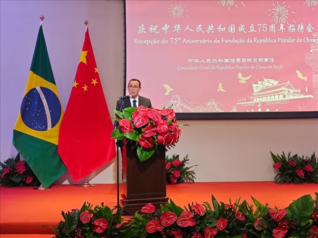 塞爾希培州州長(zhǎng)代表、副州長(zhǎng)索布拉爾在招待會(huì)上致辭。 中國(guó)駐累西腓總領(lǐng)館供圖