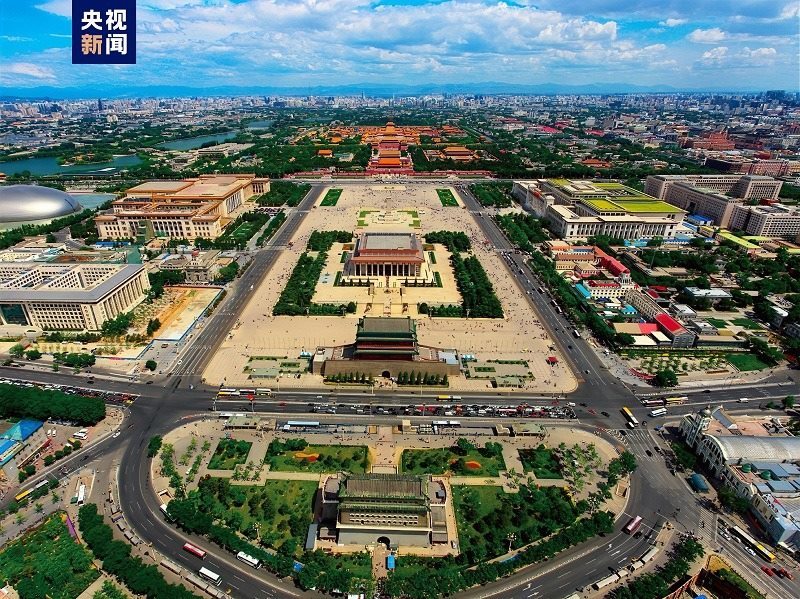 △全長7.8公里的北京中軸線上，分布有鐘鼓樓、景山、故宮等15處遺產(chǎn)構(gòu)成要素。