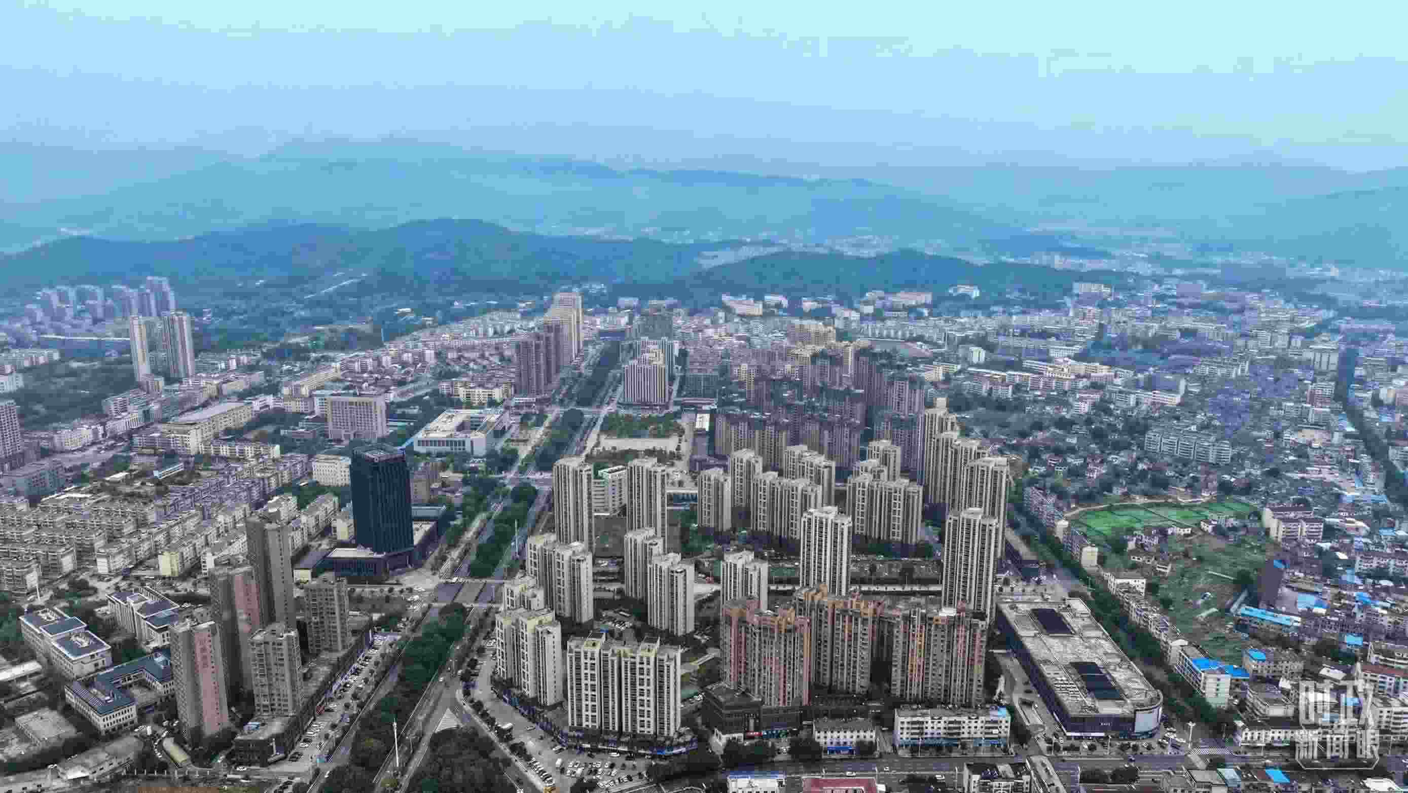 △俯瞰桐城市。（總臺記者葛啟文拍攝）