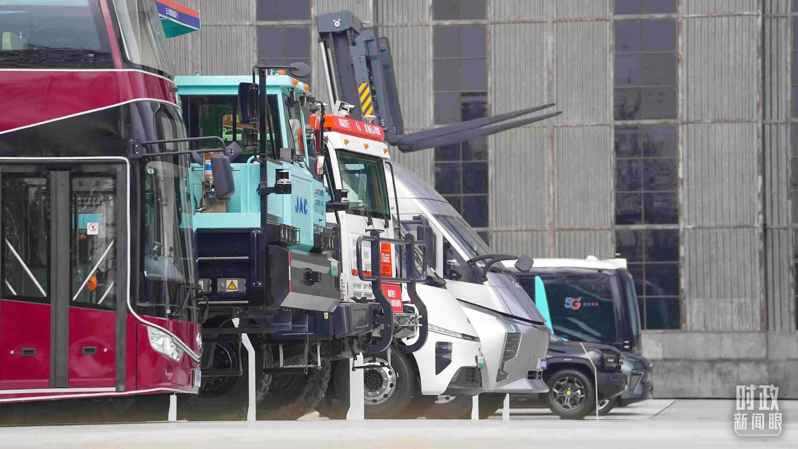 △安徽省重大科技創(chuàng)新成果集中展示展出的新能源汽車。（總臺央視記者金雨秋拍攝）