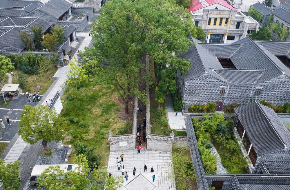 ↑位于安徽省桐城市的六尺巷。