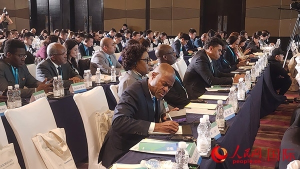 與會(huì)來(lái)賓在認(rèn)真記錄。人民網(wǎng)記者 萬(wàn)宇攝