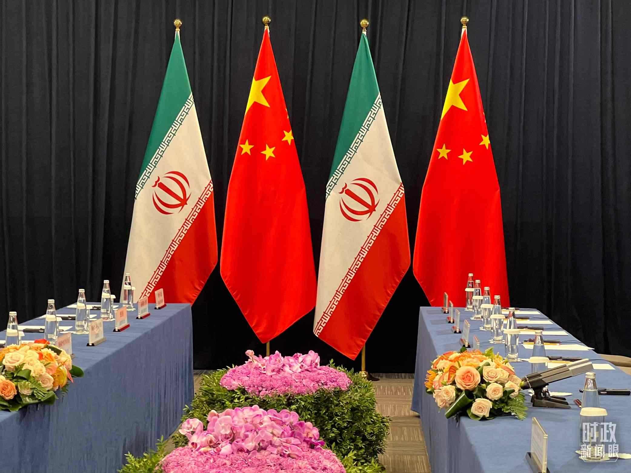 △ 中伊領(lǐng)導(dǎo)人會(huì)見(jiàn)開(kāi)始前的現(xiàn)場(chǎng)。（總臺(tái)央視記者楊新禹拍攝）