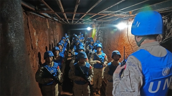 進(jìn)入地下掩體隱蔽。王軍杰攝