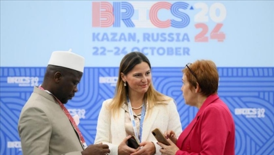 金磚國(guó)家領(lǐng)導(dǎo)人第十六次會(huì)晤期間，新聞?dòng)浾咴趪?guó)際新聞中心工作