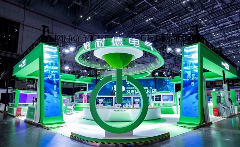 2023年，施耐德電氣在第六屆中國(guó)國(guó)際進(jìn)口博覽會(huì)現(xiàn)場(chǎng)。施耐德電氣供圖