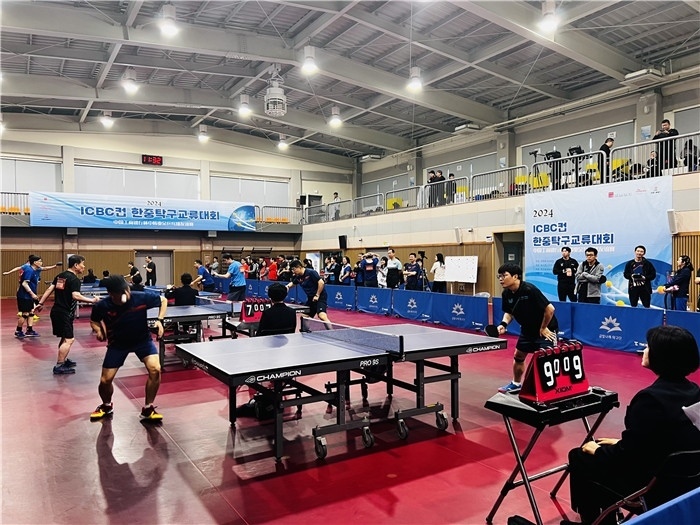 圖為中韓業(yè)余乒乓球友誼賽現(xiàn)場(chǎng)。 首爾中國(guó)文化中心供圖