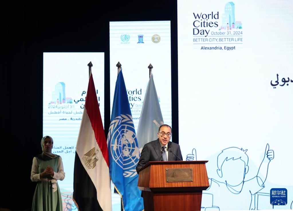 10月31日，在埃及亞歷山大，埃及總理馬德布利在活動上致辭。新華社記者 王東震 攝