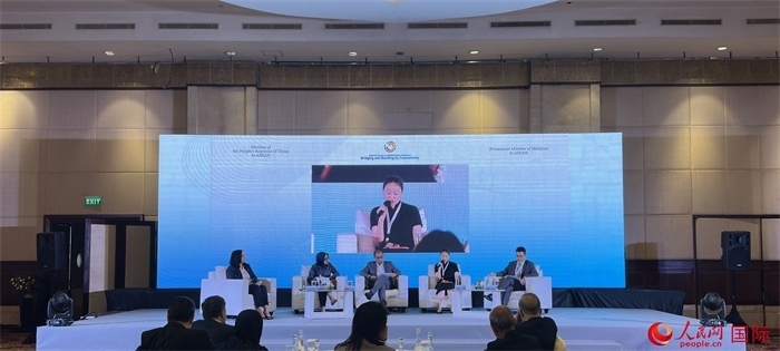 “企業(yè)對中國東盟互聯(lián)互通的責(zé)任與貢獻(xiàn)”分議題討論現(xiàn)場。人民網(wǎng)記者 曹師韻攝