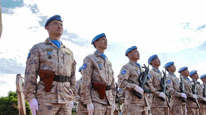 維和官兵整齊列隊。鄧原淘攝