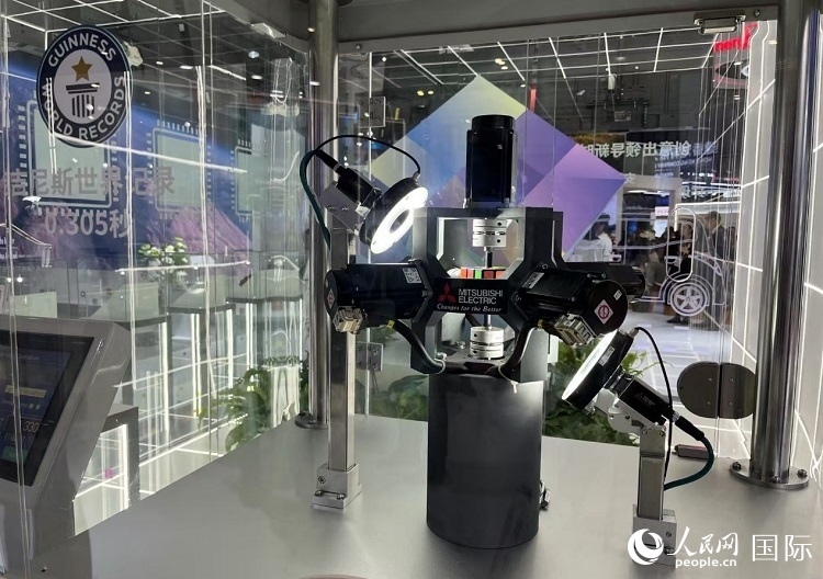 三菱電機開發(fā)的魔方機器人是吉尼斯世界紀錄保持者。人民網(wǎng)記者 陳思攝