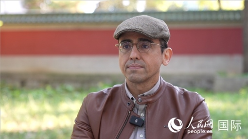 巴西漢學(xué)家喬治·西內(nèi)迪諾（中文名“沈友友”）。人民網(wǎng)記者 劉寧攝