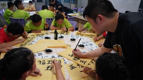 書法教學(xué)。主辦方供圖