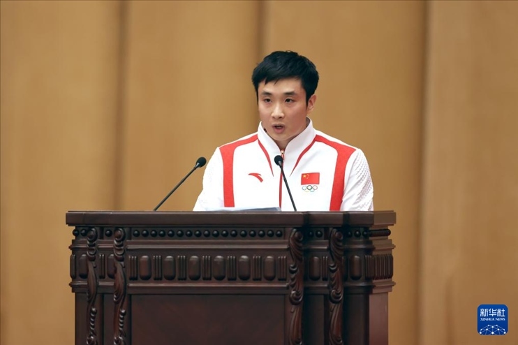 11月15日，跳水運(yùn)動員曹緣在報告會上發(fā)言。新華社記者 李明 攝