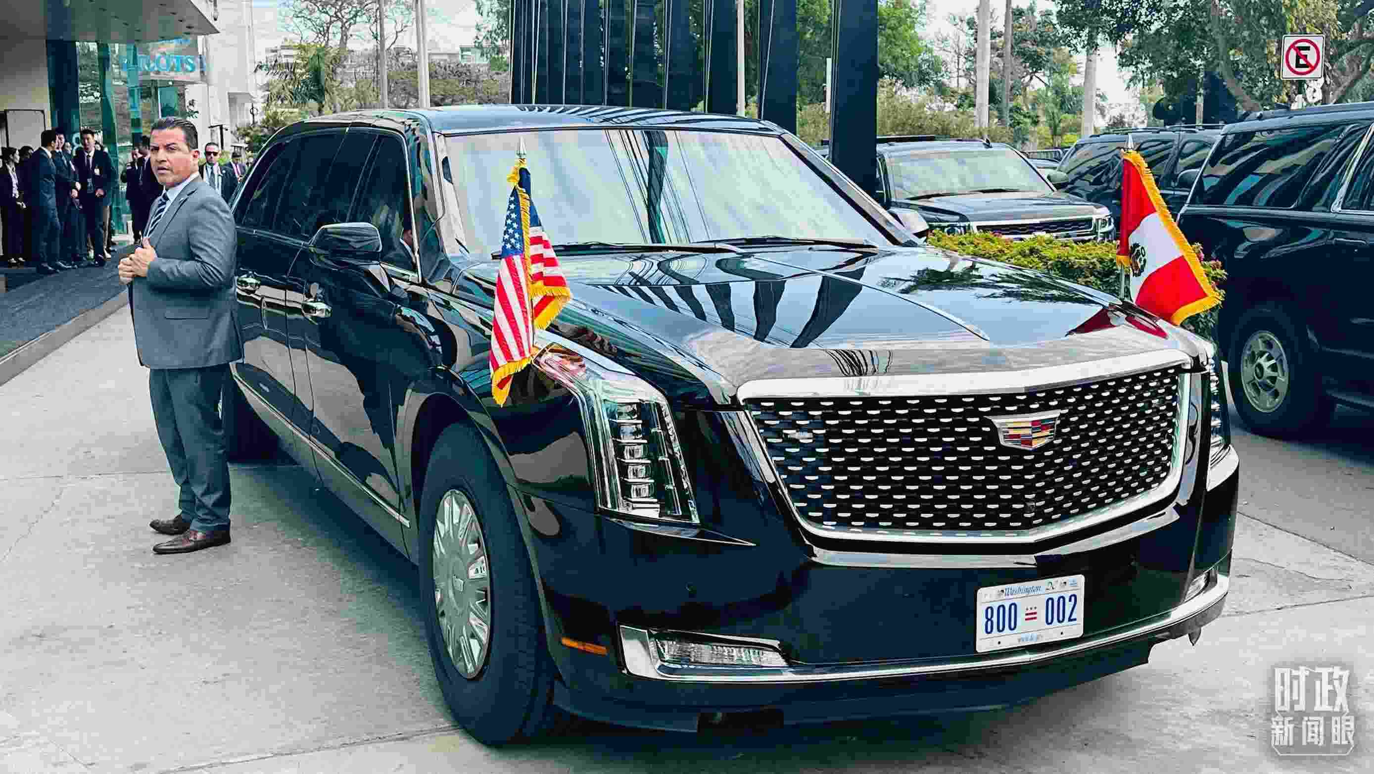 美國(guó)總統(tǒng)拜登乘車抵達(dá)中美元首會(huì)晤現(xiàn)場(chǎng)。（總臺(tái)央視記者范一鳴拍攝）