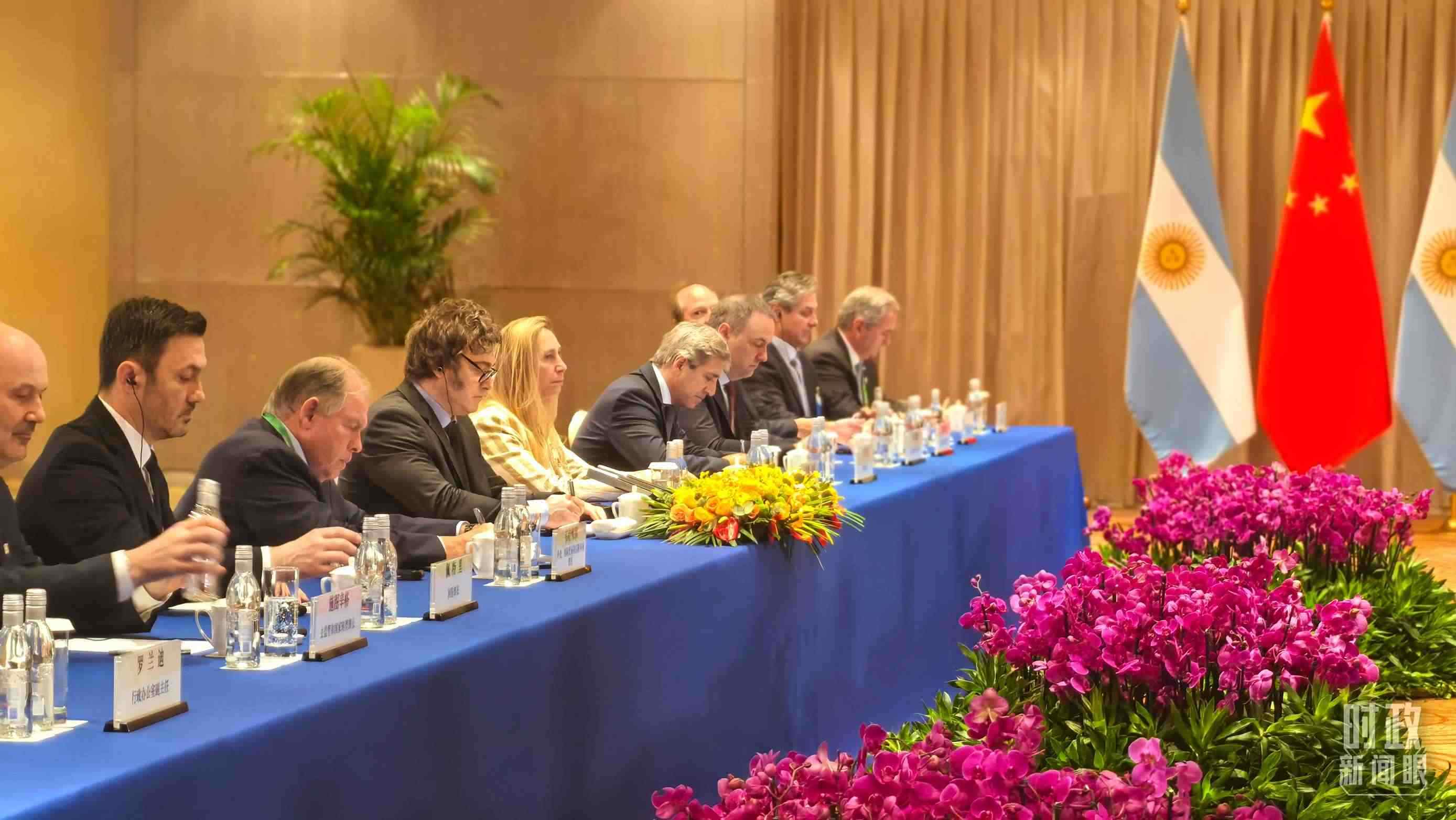 習(xí)主席會(huì)見阿根廷總統(tǒng)米萊現(xiàn)場(chǎng)。（總臺(tái)央廣記者潘毅拍攝）